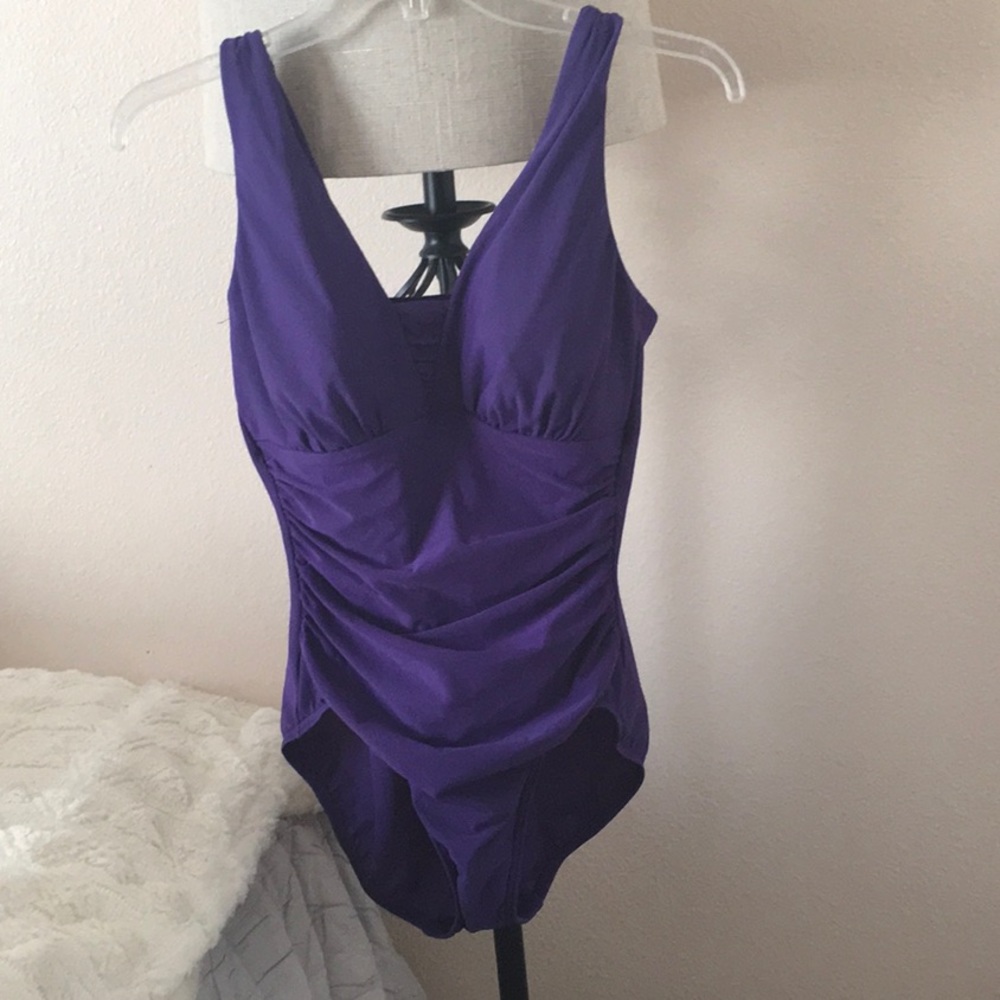 Lands End woman’s one piece swimsuit 12